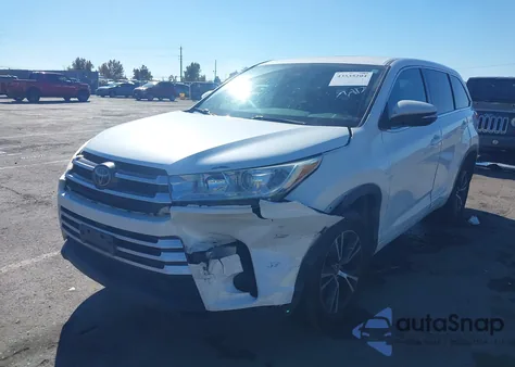 2018 Toyota Highlander Le z USA, uszkodzony, nr VIN 5TDZARFH0JS037151
